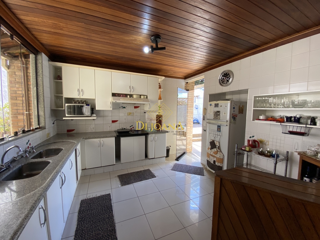 Casa à venda com 3 quartos, 360m² - Foto 9