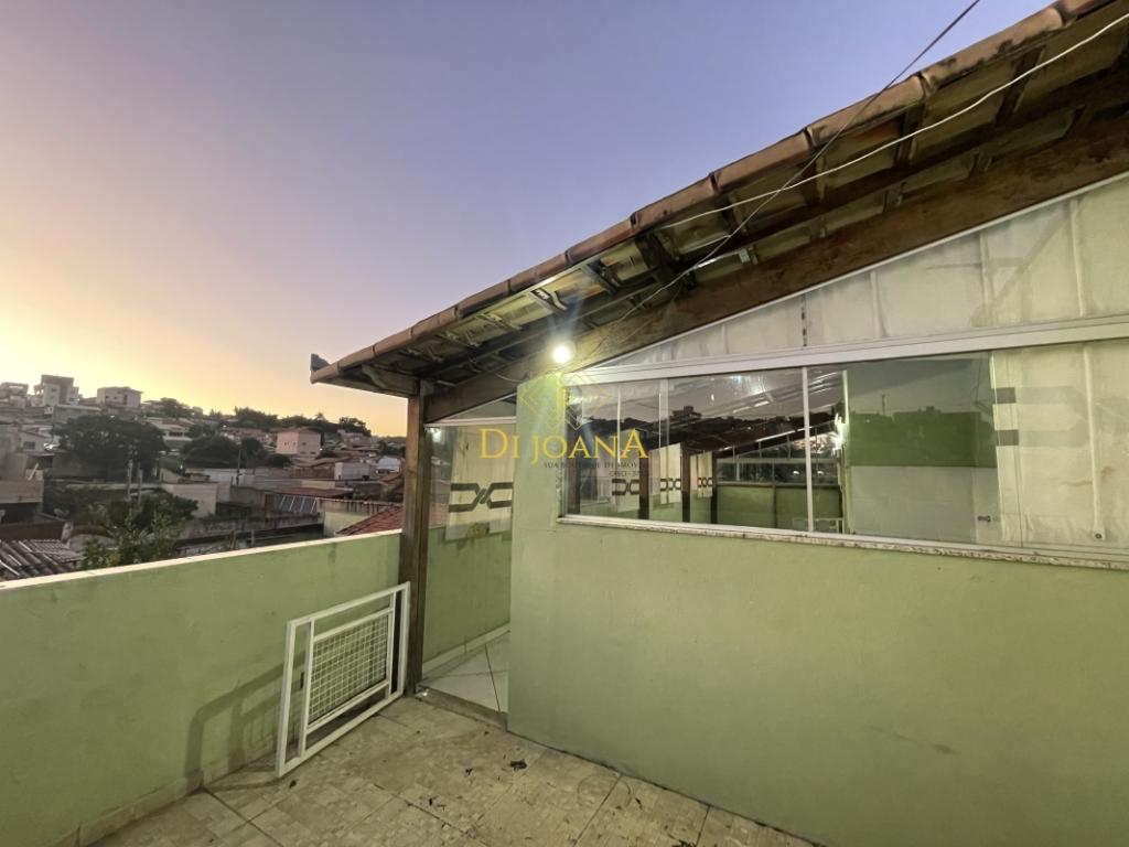 Casa à venda com 3 quartos, 100m² - Foto 1