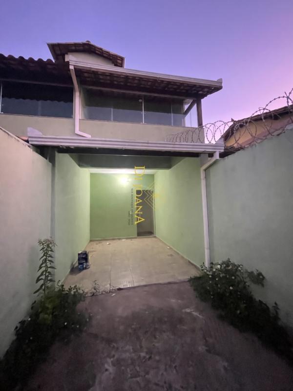 Casa à venda com 3 quartos, 100m² - Foto 2